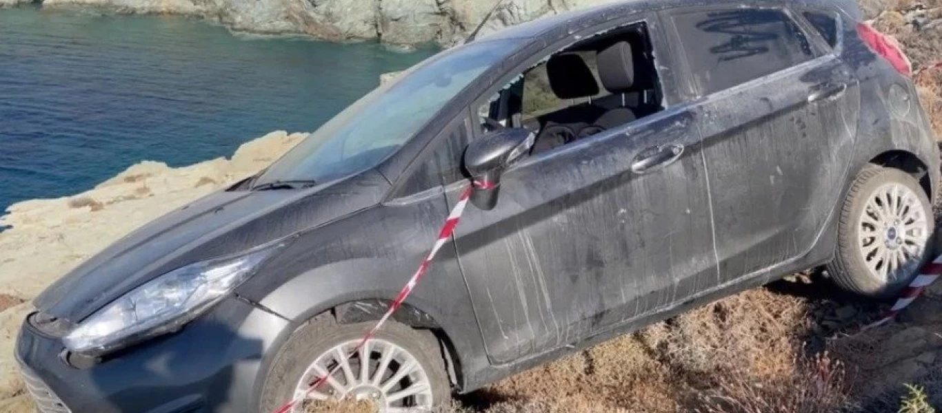 Φολέγανδρος: Εικόνες από το αυτοκίνητο που έριξε στα βράχια ο 30χρονος